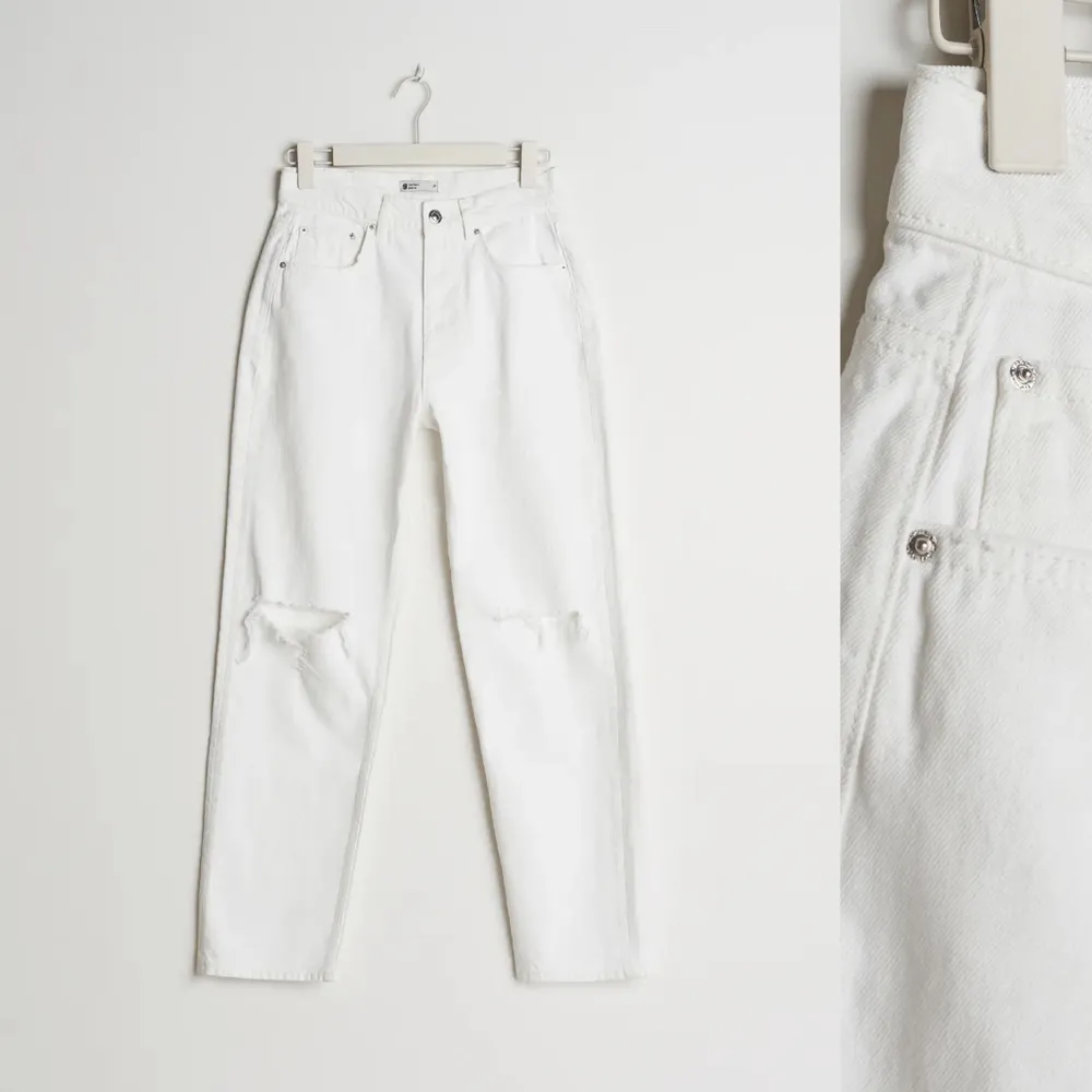 Nya oanvända vita jeans från Ginatricot i storlek 32. Skriv gärna för fler frågor eller bilder! . Jeans & Byxor.