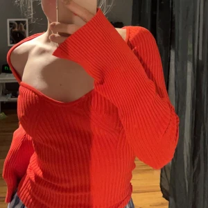 Helt ny tröja - Helt ny tröja från H&M. Säljer då den inte kom till användning Storlek: xs, skulle säga att den passar xs/s pris : 120+ frakt