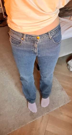 Ett par fina jeans som inte passar mej längre (OBS FRAKTPRISER STÄMMER EJ FRAKT 29kr)