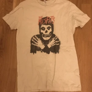 Misfits t-shirt - Punk misfits t-shirt. Pris kan diskuteras. Som ny.