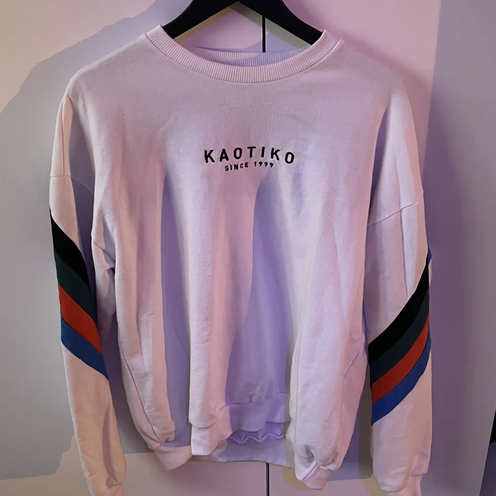 Köpt på zalando 2019 så den har några år på nacken (pun intended). Tröjor & Koftor.