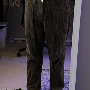 Chinos från zara - Använda 5 gånger så är knappt använda fint skick och sitter perfekt för dig med 34W och 30L