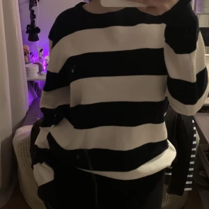 Långärmad tröja  - Långärmad tröja från gant.  Mörkblå och vit Köparen står för frakt 😇