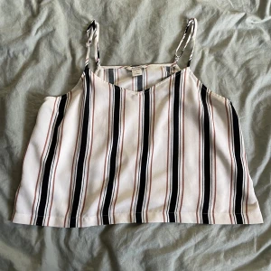 Blus - Randigt linne i blusmatrial