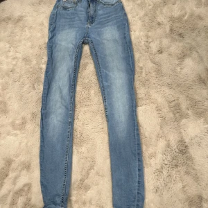 Blåa jeans  - Blåa jeans, bra kvalite sitter bra