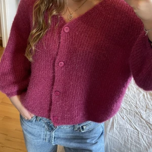 Nakd kofta  - Kommer ej till användning men kan passa någon annan fin själ💓💜Glittrig och kort i längden!