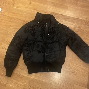 Vinter jacka från Kappahl  - Fin vinterjacka i storlek 152, använd fåtal gånger. Köparen står för frakten!!!!