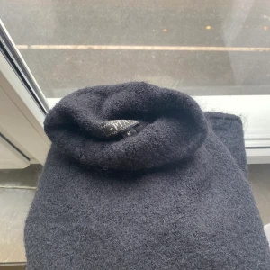 Ulltröja mohair - Ulltröja i storlek M med polokrage. Passar storlek S-M Supervarm!  Fint använt skick  Köparen betalar frakt 