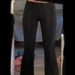 Yoga byxor - Jätte fina yoga byxor från Gina tricot ❤️ säljer då som inte kommer till användning. Om man har några frågor så är de bara att kontakta mig i privat💕 frakt tillkommer ❤️