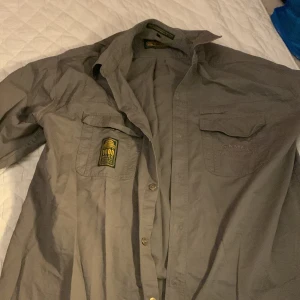 Shirt - Skön material aldrig använd 