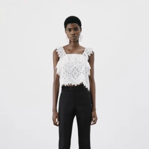 Topp zara - Säljer denna fina topp från zara, prislapp finns kvar på tröjan. Aldrig andvänd!❤️