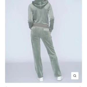 Juicy couture  - Säljer denna slutsålda juicy dress som är andvänd fåtal gånger. Pris kan diskuteras vid snabb affär