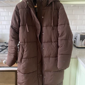 Dobber dunjacka brun - Dobber Amini puffer jacket  Mörkbrun, mycket bra skick 