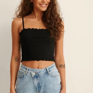 Linne - Nakd - Helt nytt ribbat linne med Babylock detaljer 