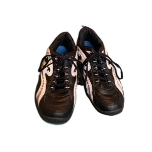 Sneakers - Supersnygga svartvita sneakers, köpta second hand. Det står storlek 43, men de är snarare storlek 42.