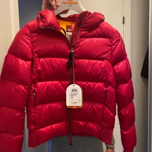 Parajumper jacka - Storlek XS. Oanvänd parajumper med prislapp kvar. 