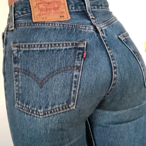 Levis 501 - Vintage Levis 501! Sitter som en smäck men lite trasiga i sömnen nertill 