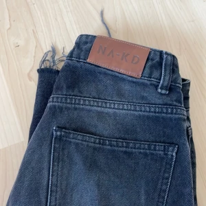 Stuart nakd jeans - NAKD jeans stl 36. De är ganska små i storleken så passar många. Fint skick. Pris är diskutebart. Skickas spårbart med Postnord 