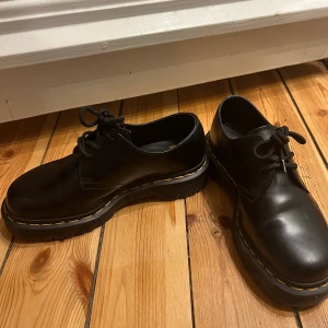 Dr martens bex - Säljer dr martens som e sjukt bra skick, lite smutsiga men kmr tvätta , skriv för fler bilder