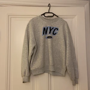 söt sweatshirt - grå, söt sweatshirt. storlek S. 