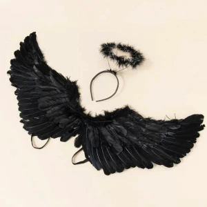 Ängelvingar - Köpte detta till halloween men är oanvänd då jag bestämde mig för att inte vara ängel💖frakten är inkluderad 