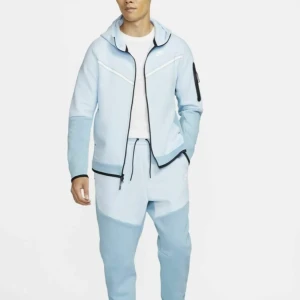 Söker hela baby blå Nike tech settet  - Jag söker hela baby blå Nike tech settet i storlek xxs. Skriv till mig om ni har! 💕