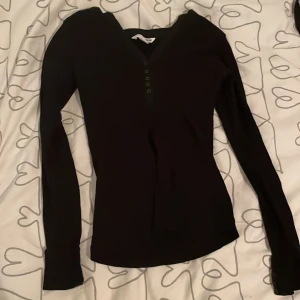 Fin tröja, h&m - Säljer då den är för liten, använd endast 1 gång