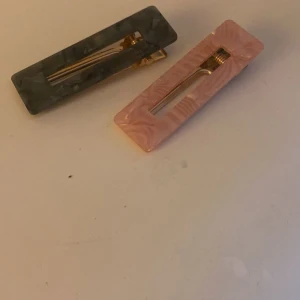 Hårsmycken - Två stycken hår smycken🥰 helt oanvända💕 blir 45 kr med frakt!
