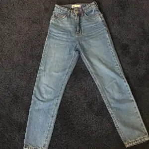The 90’s mom fit zara jeans i fint skick💕Säljer för att jag har vuxit ur dem.