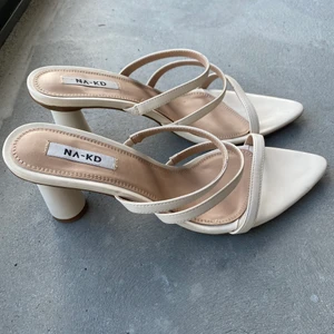 Nya klackskor från NA-KD  - Helt nya klackar från NA-KD, aldrig använda