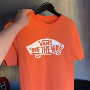 Vans - Köpt av en tjej här på Plick, använt ett fåtal gånger. Fint skick🫶🏼