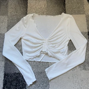 Topp i storlek xs - Jättefin vit topp. Sällan anspänd och är i fint skick.