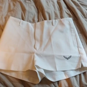 white shorts - vita shorts