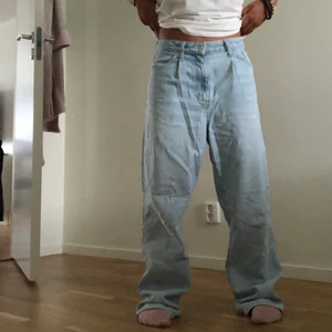 Baggy jeans  - Säljer dessa baggy jeans som jag köpt på Plick för ett tag sen men dom är alldeles för stora på mig så jag säljer vidare dom!💞