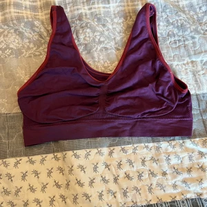 2 träningstoppar - 2 stycken träningstoppar för 1 pris. De är lite mindre i storleken. 