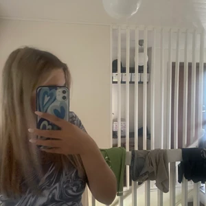 T shirt - Snygg t shirt från Shein , bra skick oanvänd.