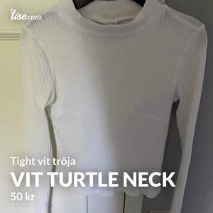 Tight vit tröja med lite turtle neck. Använt många gånger men fortfarande bra skick. Storlek xs.