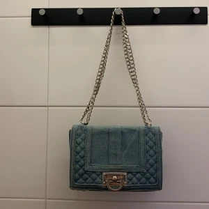 Jeans väska  - Välanvänd handväska, men i bra skick 