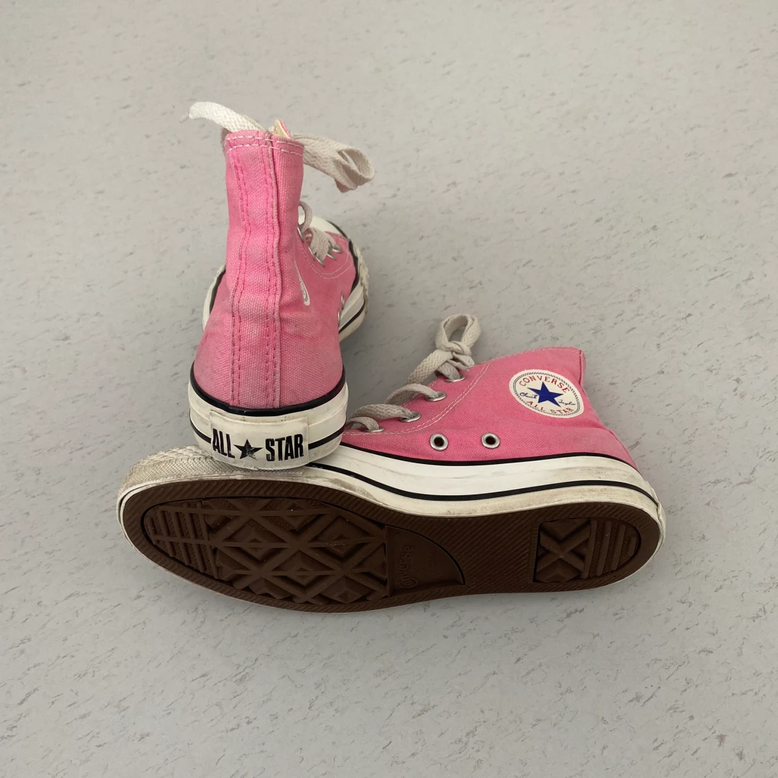 Rosa höga Converse ALL STAR i gott skick! - 91