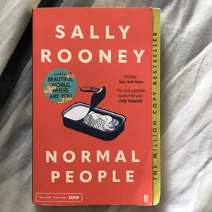 Normal people - Sally Rooney  - Jag säljer ”normal people” av Sally Rooney, det är en väldigt bra bok o älskar verkligen hur Sally Rooney skriver. Väldigt populär bok på tik tok o rekommenderar att läsa den! Hör av er om ni har frågor 💕 köparen står för frakt!
