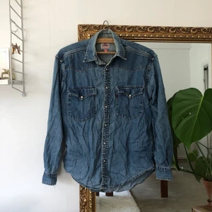 Vintage Jeansskjorta Levis - Vintage jeansskjorta från Levis. Storlek S. Gott skick.