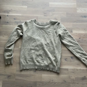 Tröja - Säljer min stickade tröja från vila då den ej kommerctill andvänding, sällan andvänd 