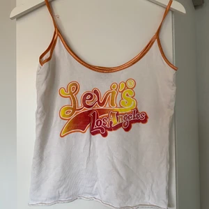 Levi’s linne från 2000-talet - Fint linne med tryck från Levi’s! Bra skick