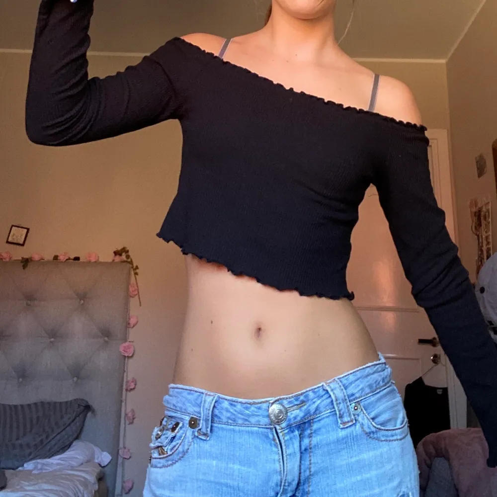 Off Shoulder, croptop från HM <3. Toppar.