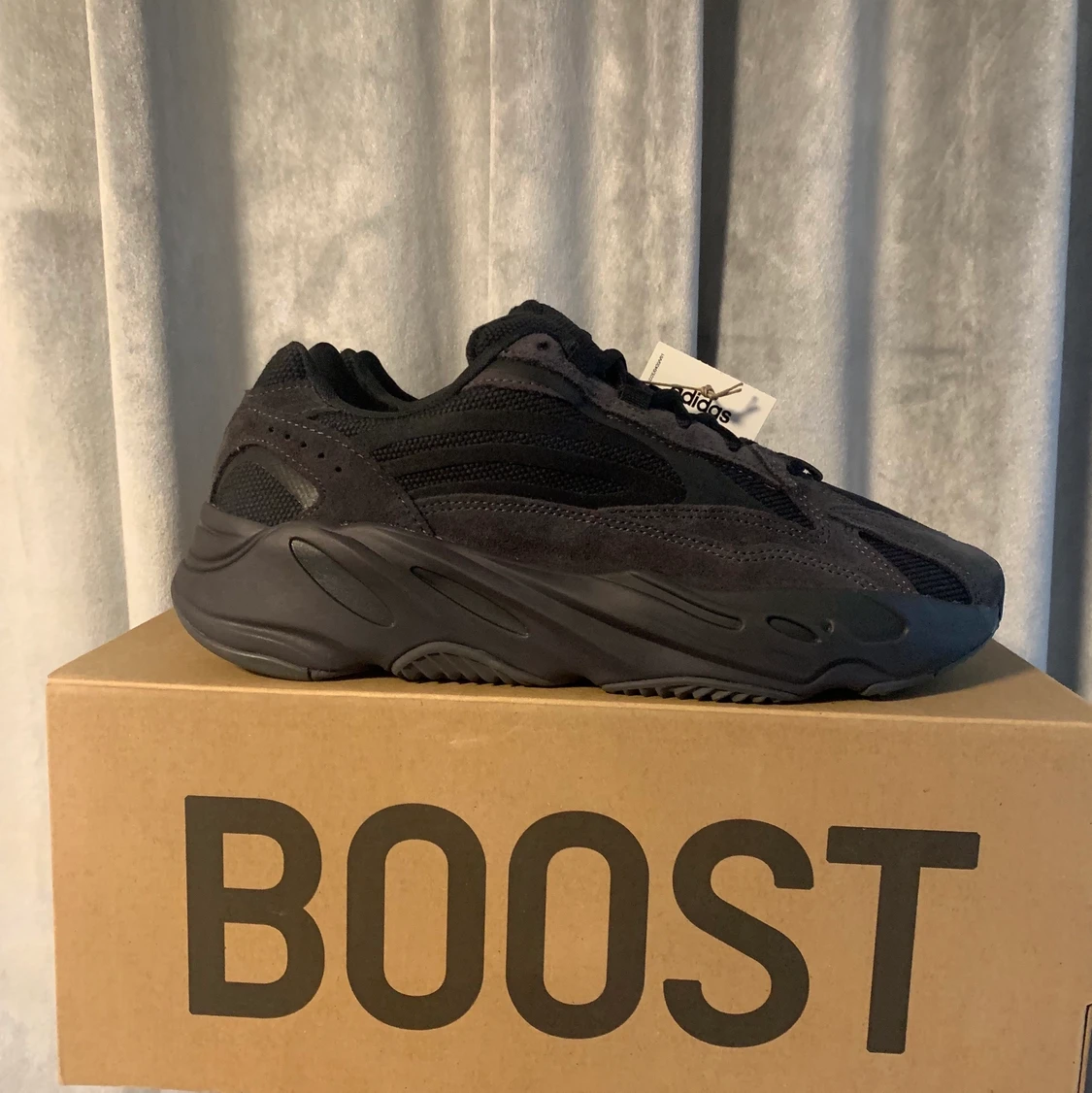 Yeezy 700 v2 Vanta