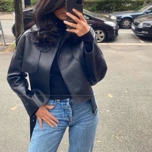 Meotine Cassie Jacket - Säljer min helt nya Meotine jacka då den inte riktigt va min stil som jag hoppades på. Insåg detta efter sista returdatum🤌🏼 nypris: 4290kr  (lånad första bild) 