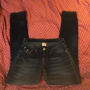 True religion jeans - True religion jeans i storlek 25. Passar bra i längden på mig som är 160. Frakt ingår ej i priset. Skriv för fler bilder💕