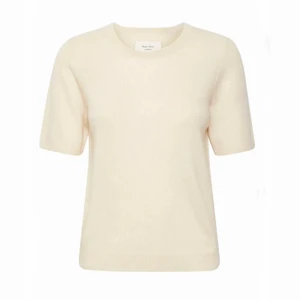 Kashmir tröja - Beige kortärmad tröja i Kashmir från Wico! (Lånad första bild) storlek M men skulle säga S. Bra skick! Säljer en likadan i ljusblå❣️Använder ej funktionen frakt 63kr 