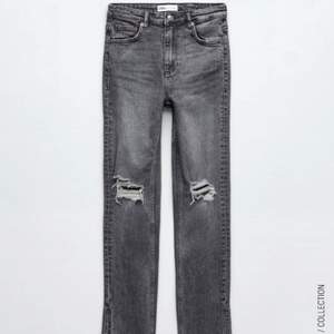 Superfina jeans från Zara, använda fåtal gånger är som i nyskick (egna bilder kan skickas om i intresse finns)