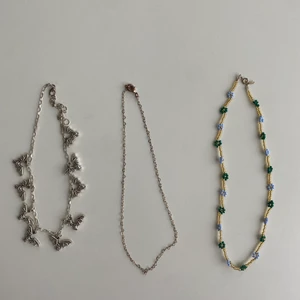 Halsband!! - 3 fina halsband från olika märken, bla. Urban outfitters i mycket fint skick!! 1 för 50kr eller 2 för 80kr😇